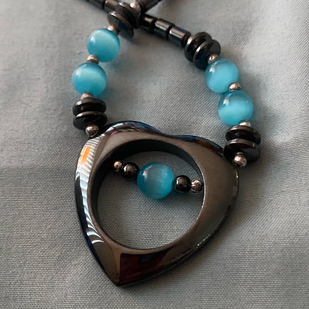 16” Hematite Necklace Heart Pendant 1.25” H With Aqua Blue Cat’s Eye Beads - Picture 4 of 4